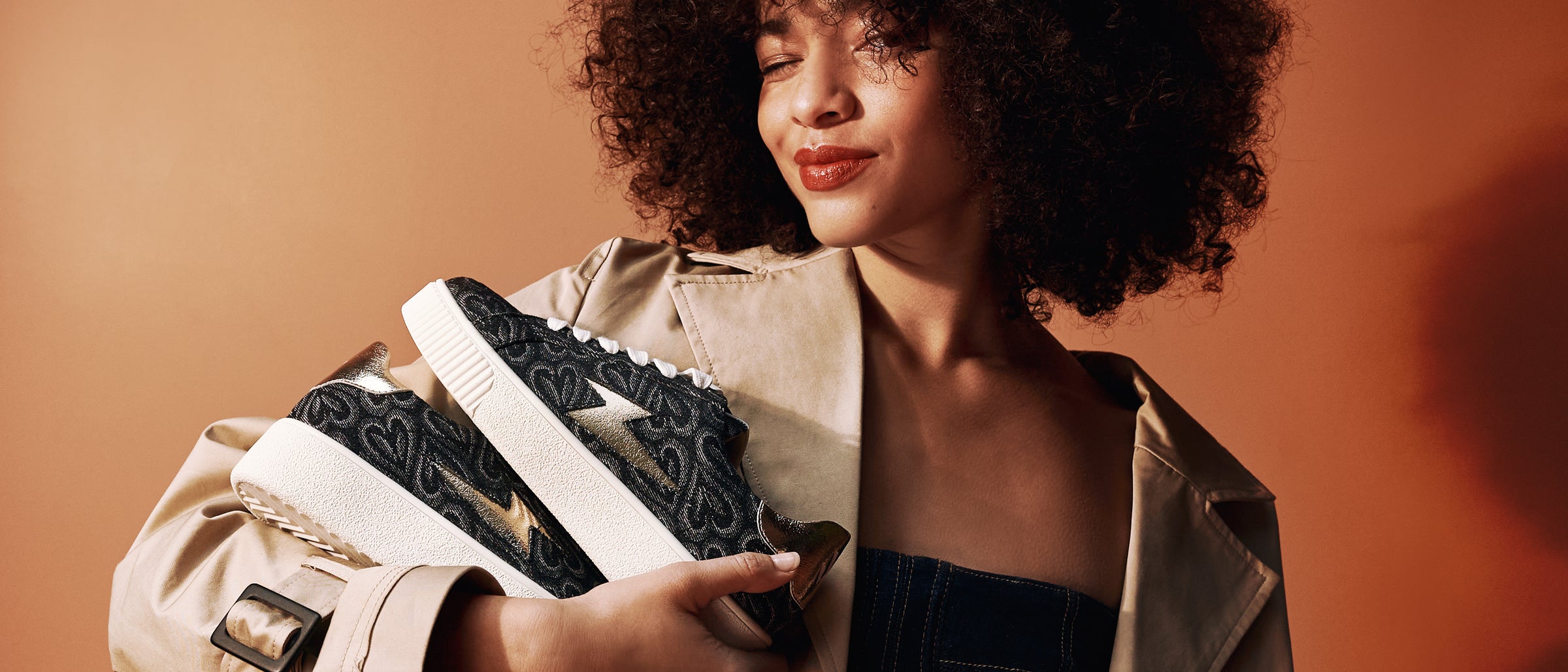 COLORFUL SNEAKERS: materials, prints and colors of the season