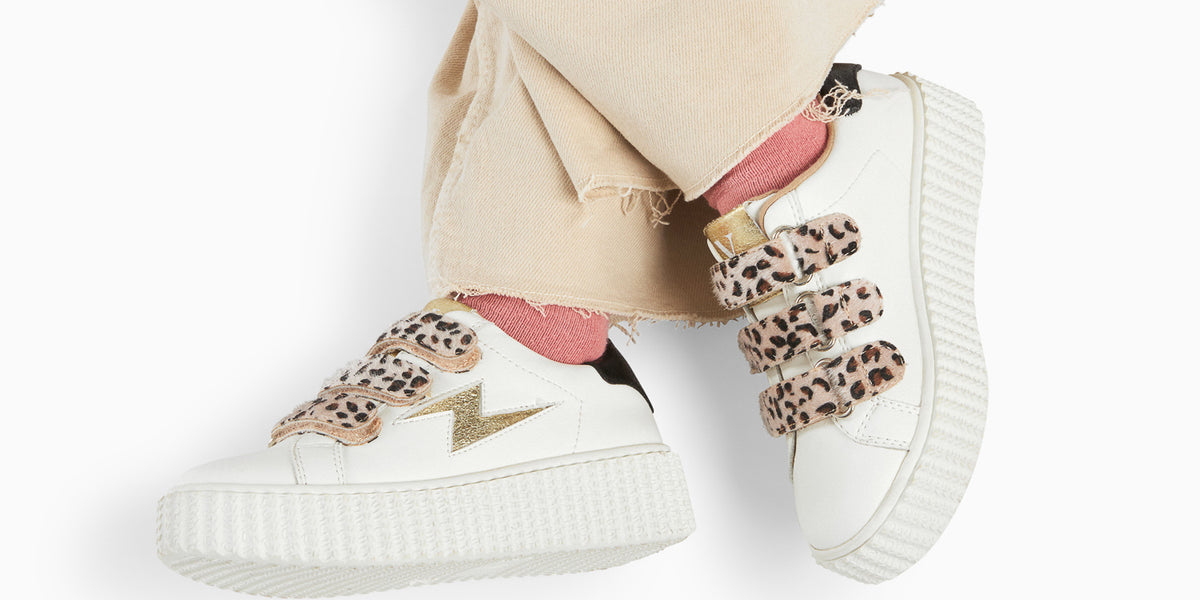 Baskets éclair Aby Noir Et Or à Scratchs Léopard Baskets éclair Mini Maggie blanc et or à scratchs léopard - Vanessa Wu
