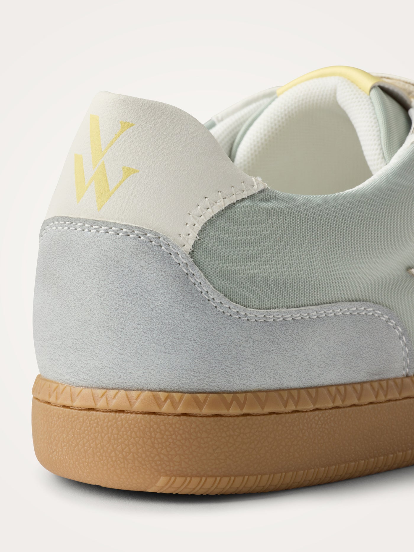 Sneakers AURA Emblem