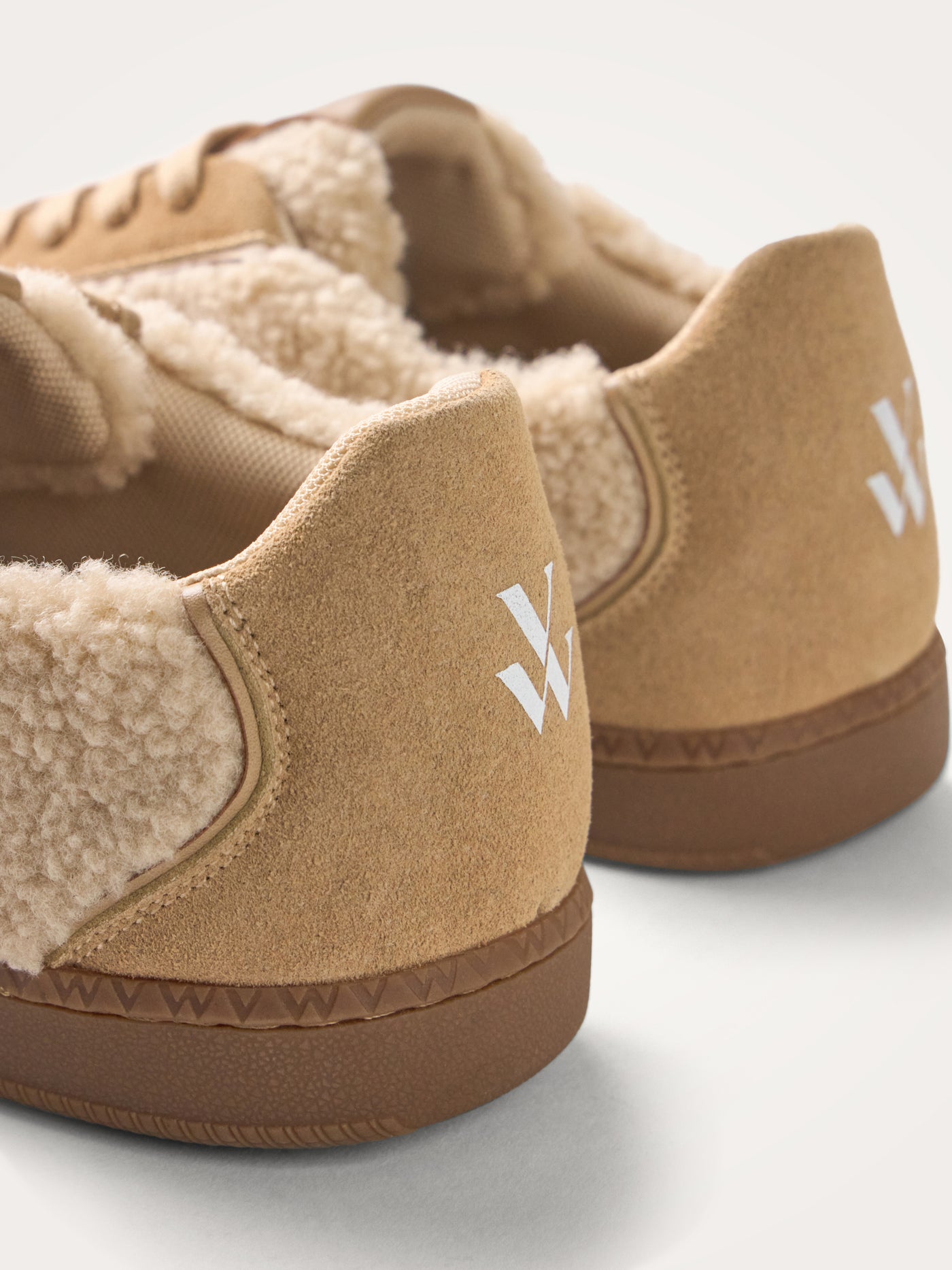 Baskets AURA Plush