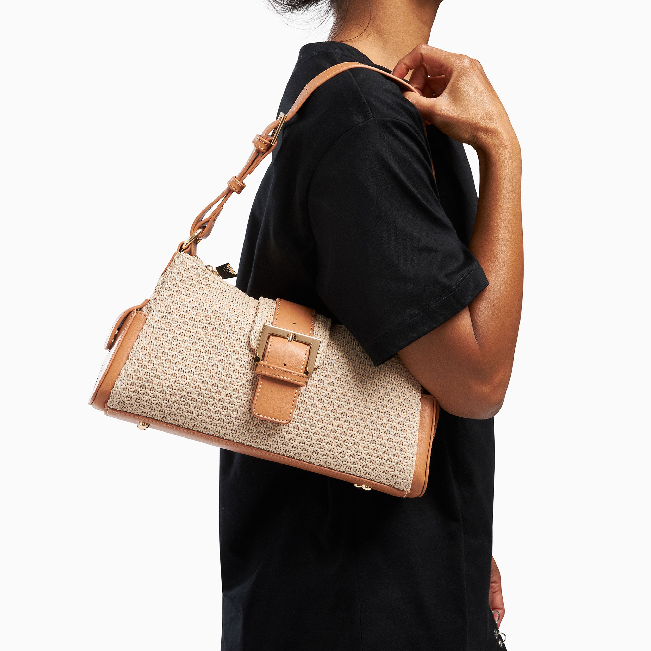 Sac baguette femme Vanessa Wu en raphia beige avec boucle et anse en similicuir camel