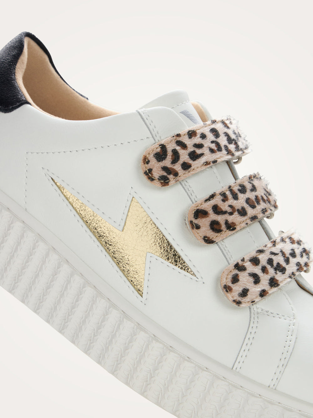 Baskets éclair Maggie blanc et or à scratchs léopard • Vanessa Wu