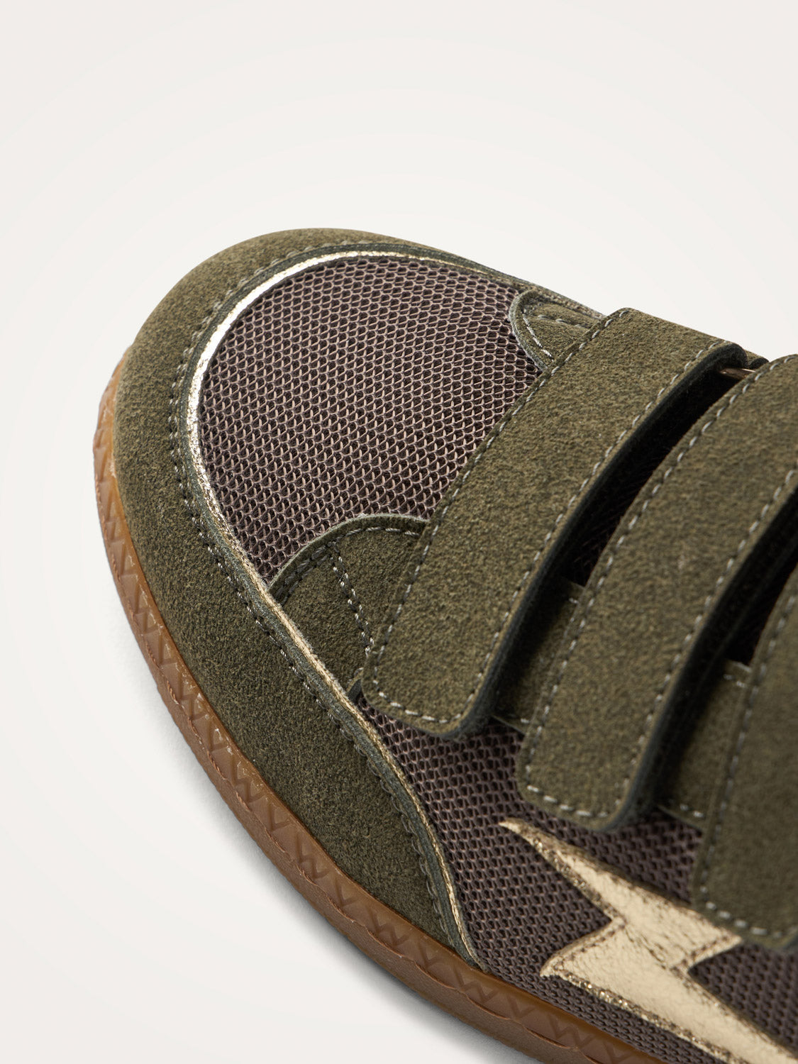 スヌーカーキュー 緑系 16oz 真鍮ジョイント Baskets éclair vertes à scratch AURA Emblem en suédine • Vanessa Wu
