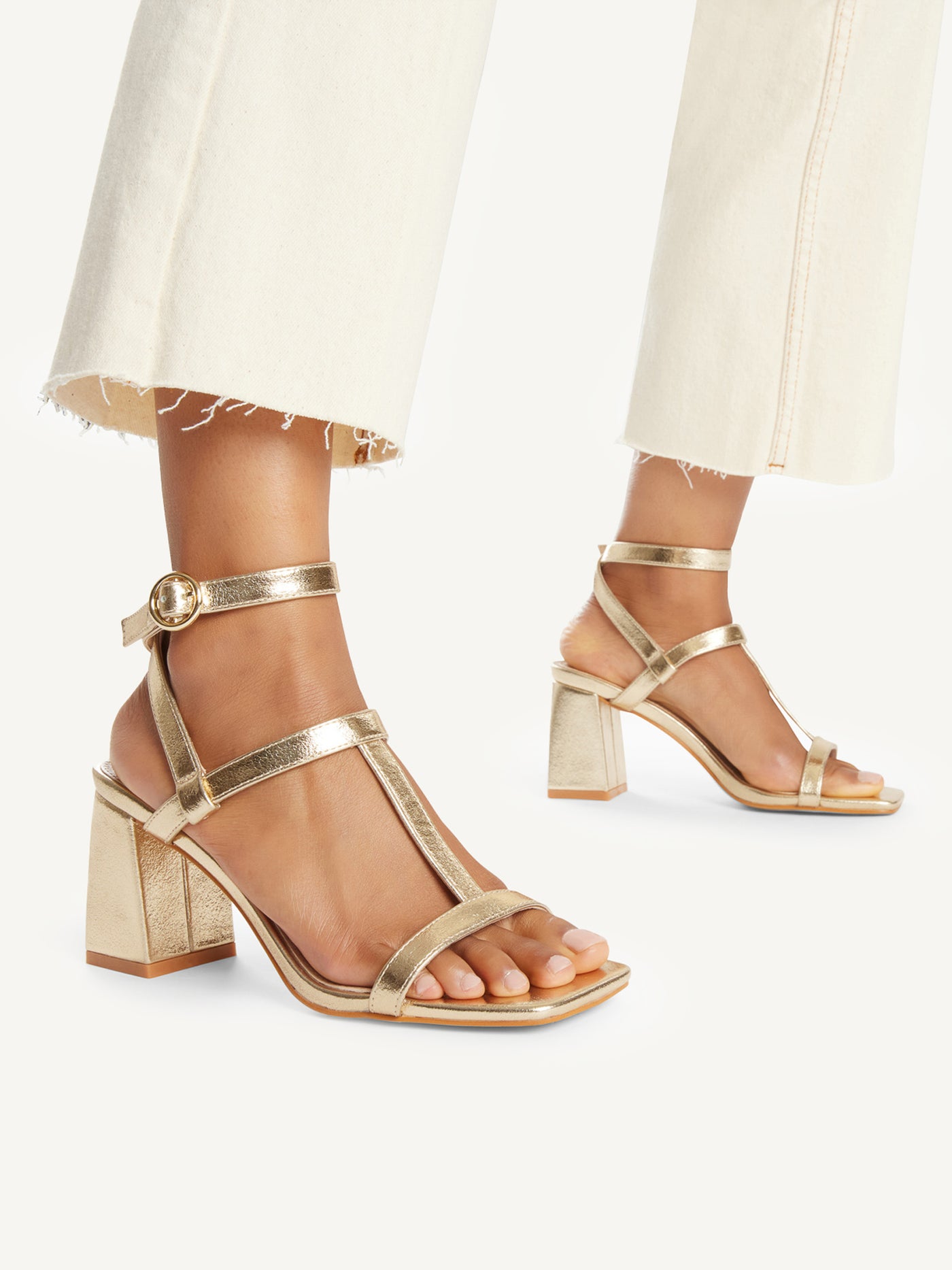 Nelly gold sandals with straps and high heel