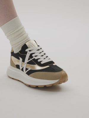 Sneakers noir et or avec semelle oversize Vanessa Wu femme à lacets