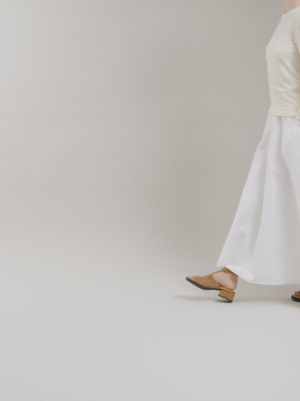 Sandales à talon bloc Vanessa Wu femme en suède camel femme à bride