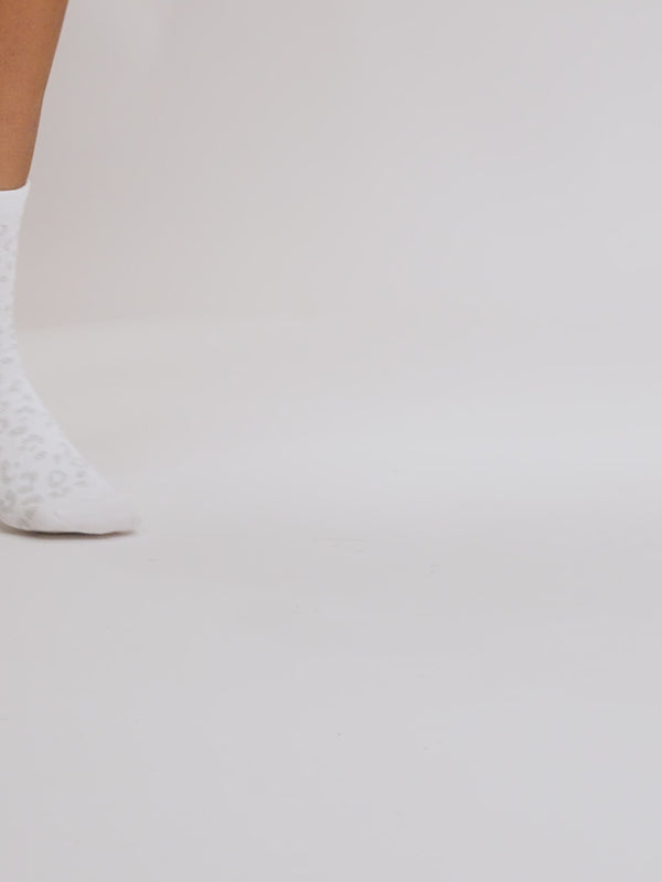 Chaussettes blanches montantes Vanessa Wu femme à imprimé léopard en coton avec logo gris brodé 