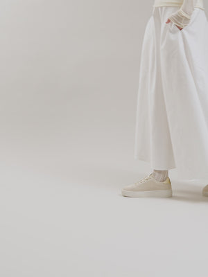 Vanessa Wu Baskets monogramme avec semelle à chevrons Femme Beige et Blanc 