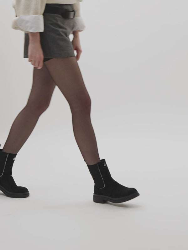 Bottines Chelsea femme en suédine noires à semelle crêpe Vanessa Wu