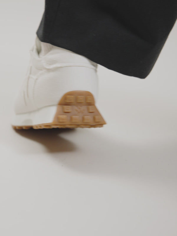 Vanessa Wu Baskets monogramme en toile avec semelle running Femme Blanc 