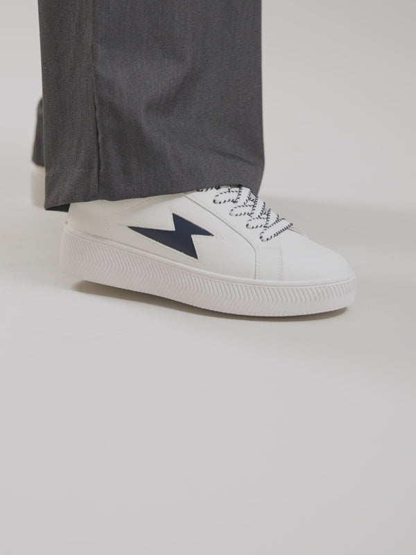 Vanessa Wu Baskets éclair à lacets tressés Femme Blanc et Bleu marine 