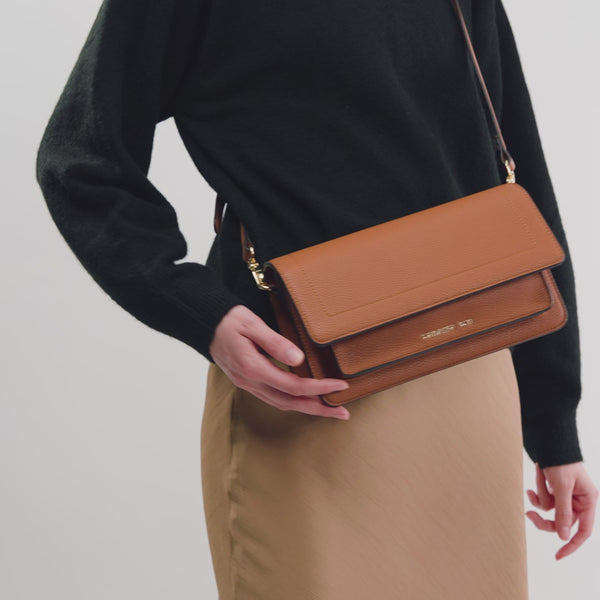 Sac rigide en similicuir grainé noir avec fine bandoulière Vanessa Wu femme