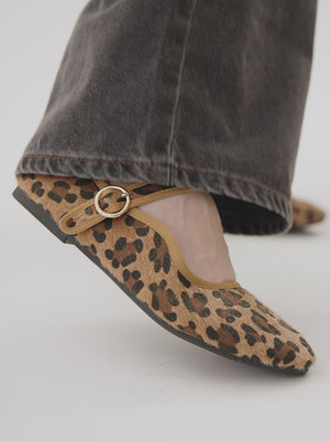 Ballerines style babies léopard effet poulain Vanessa Wu femme à boucle