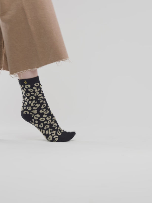 Chaussettes femme montantes grises à motif léopard argent Vanessa Wu femme