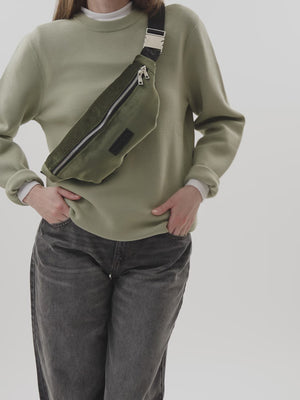 Sac banane oversize vert kaki en velours Vanessa Wu femme