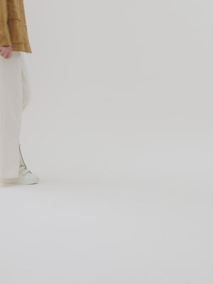 Baskets blanches Vanessa Wu à semelle creepers femme avec éclair et détails noirs satin