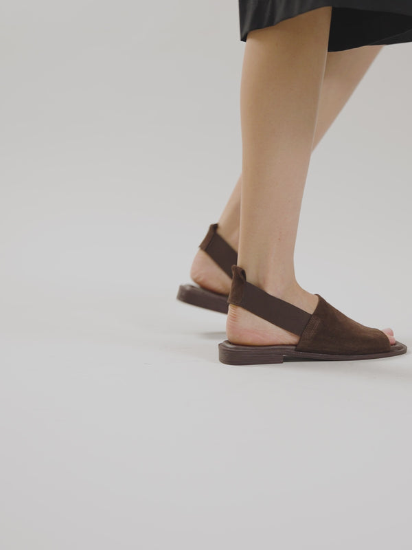 Mules plates en suède marron chocolat Vanessa Wu femme avec bride arrière élastique