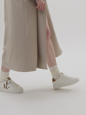 Sneakers monogramme blanches Vanessa Wu femme avec empiècement serpent python camelSneakers monogramme blanches Vanessa Wu femme avec empiècement serpent python camel