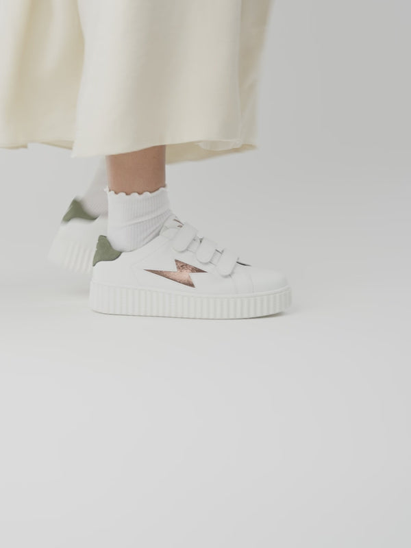 Baskets éclair blanc et vert kaki à scratchs et semelle creepers Vanessa Wu femme