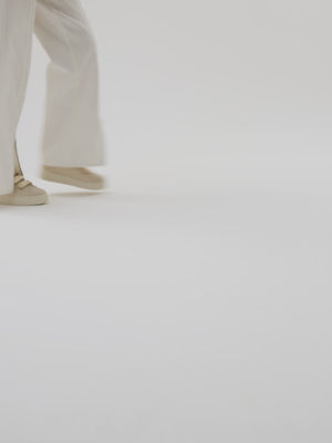 Baskets femme Vanessa Wu en toile beige avec éclair en similicuir doré et semelle chevrons