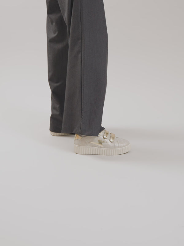 Vanessa Wu ​Baskets éclair effet patiné à scratchs Femme Ecru et Or 