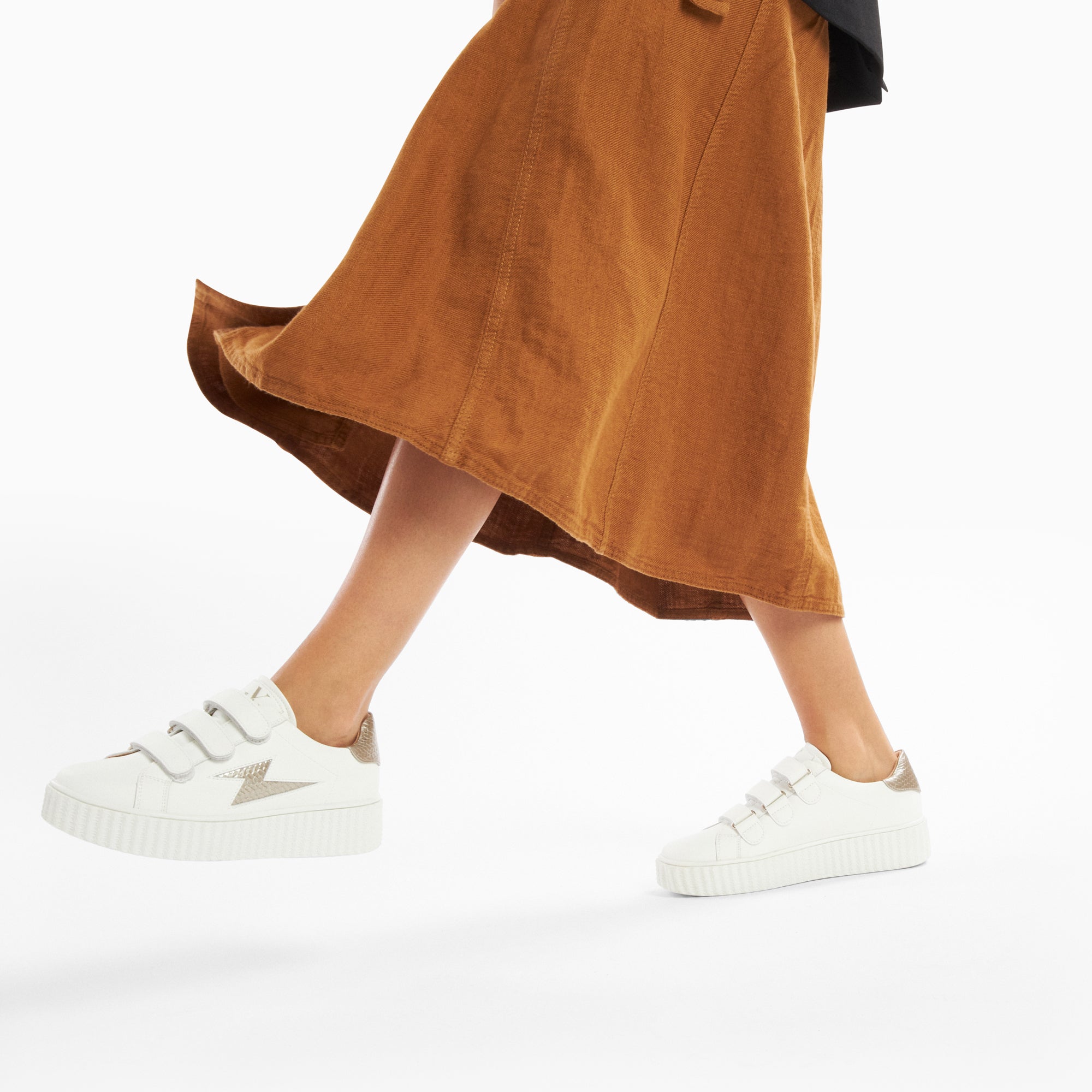 Baskets éclair Eva blanc et taupe serpent à scratchs